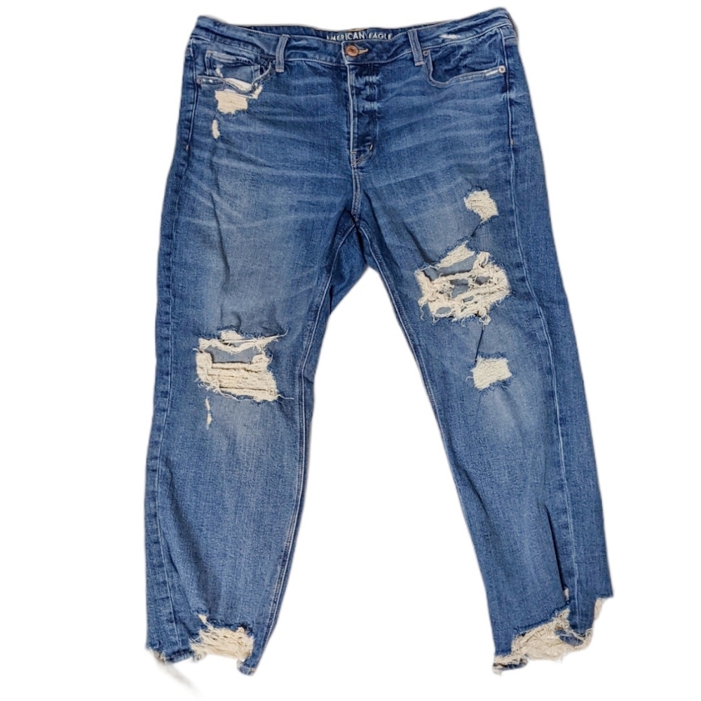 American Eagle Distressed Tomgirl Jeans Button 16